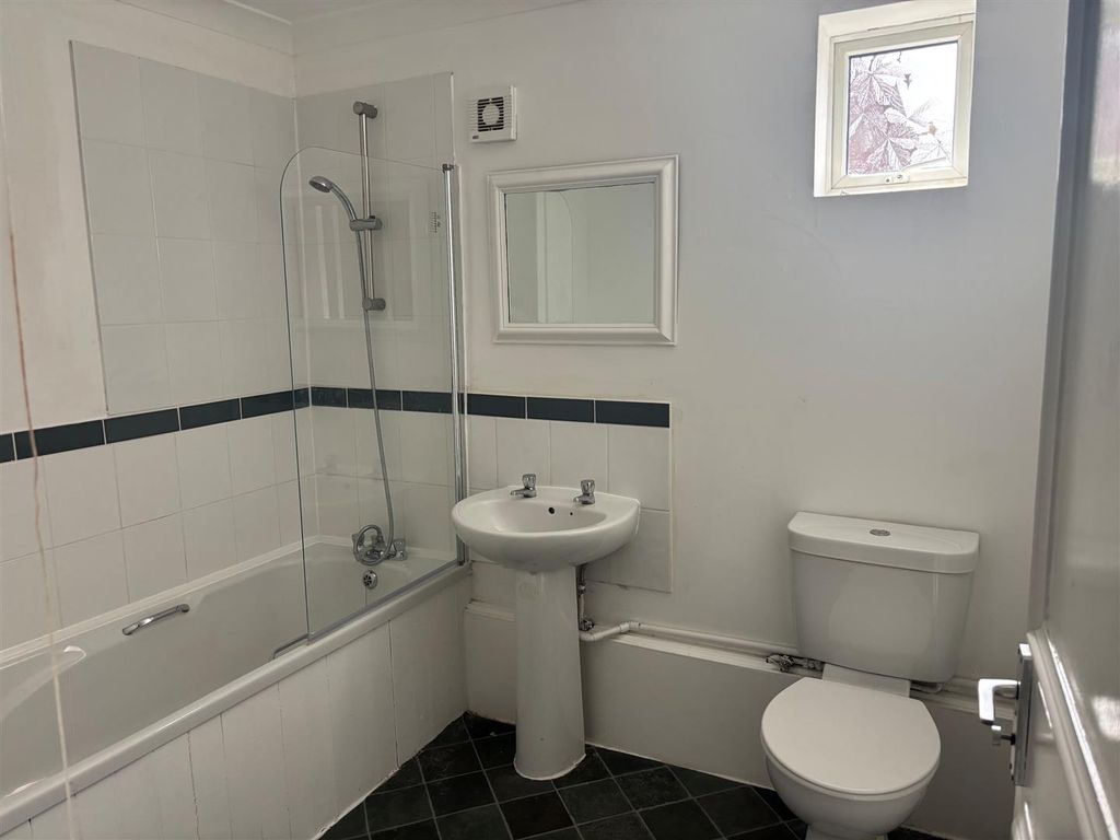 Property photo 2 of 7 Bath.Jpg