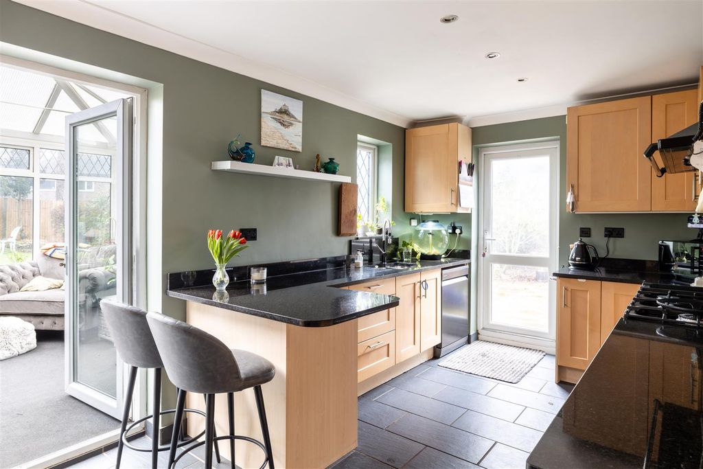 Property photo 2 of 28