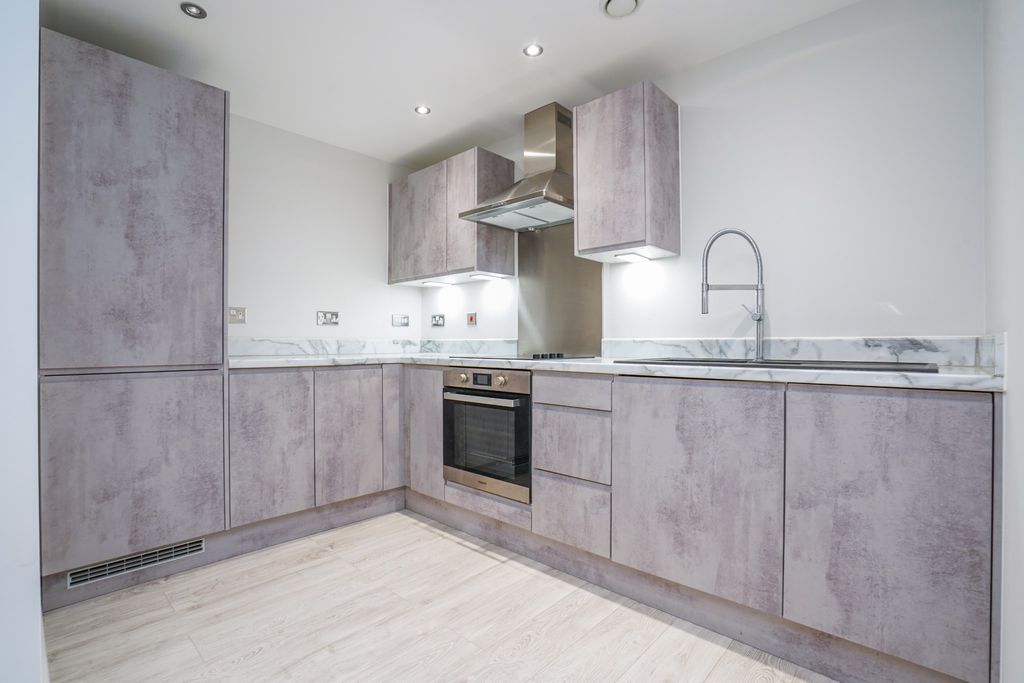 Property photo 2 of 19 Kitchen