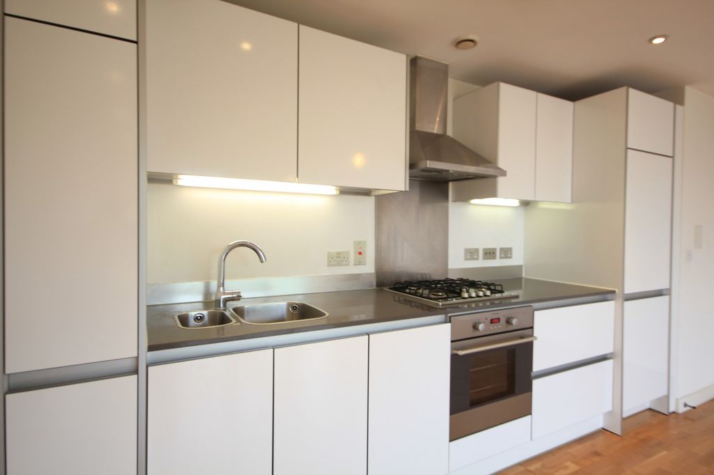 Property photo 3 of 8 Kitchen