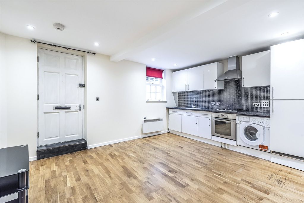 Property photo 3 of 6 Kitchen