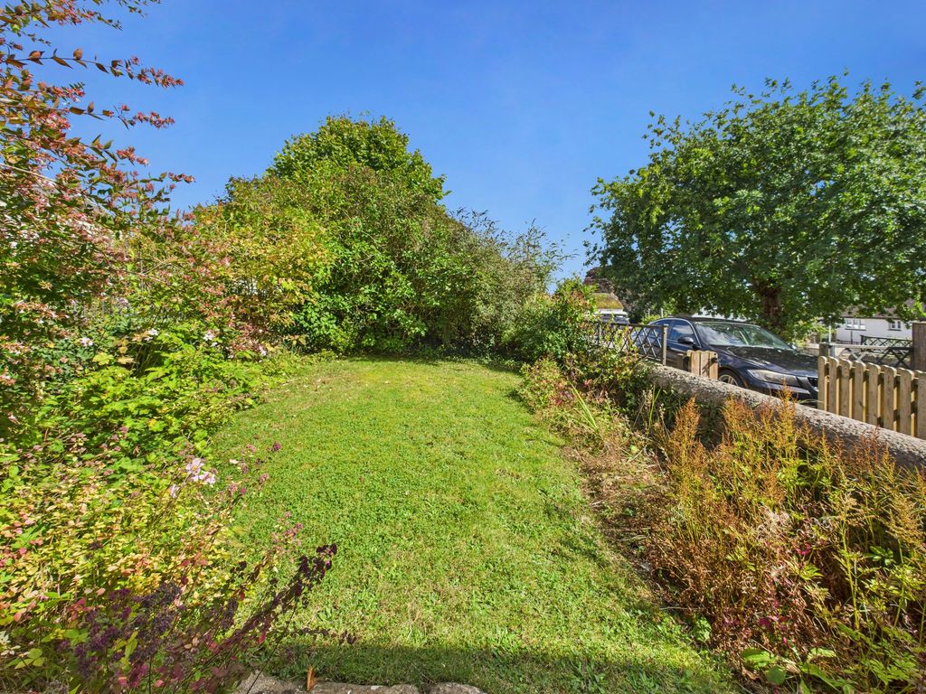 Property photo 2 of 11 Front Garden