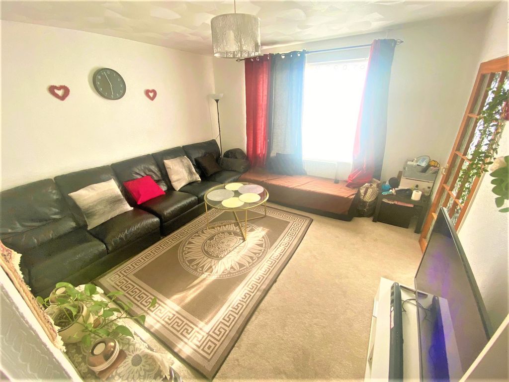 Property photo 3 of 18