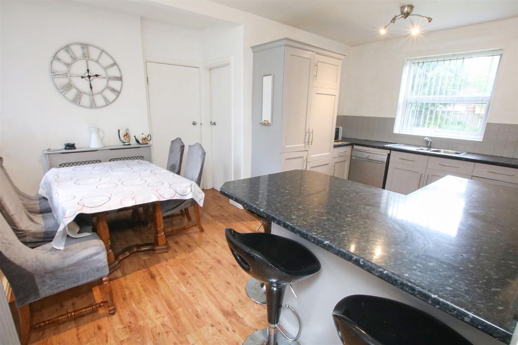 Property photo 3 of 23 Breakfast Kitchen