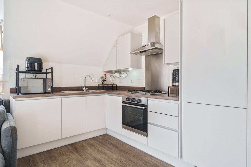 2 bed flat for saleJohnstone Close, Bracknell, Berkshire RG12 photo 5