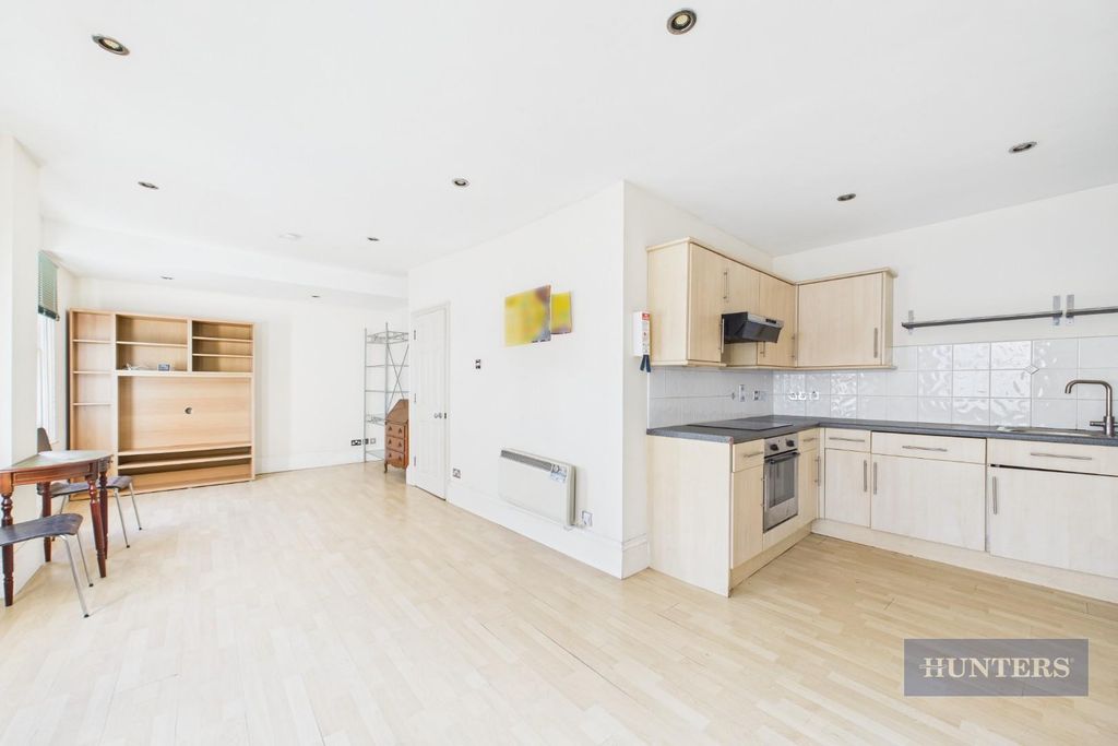 Property photo 3 of 11 Cam05152G0-Pr0311-Still005.Jpg