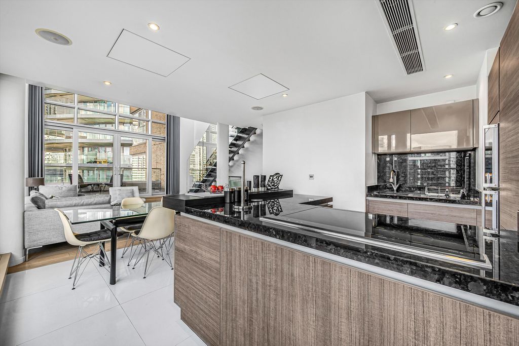 Property photo 3 of 20 Image