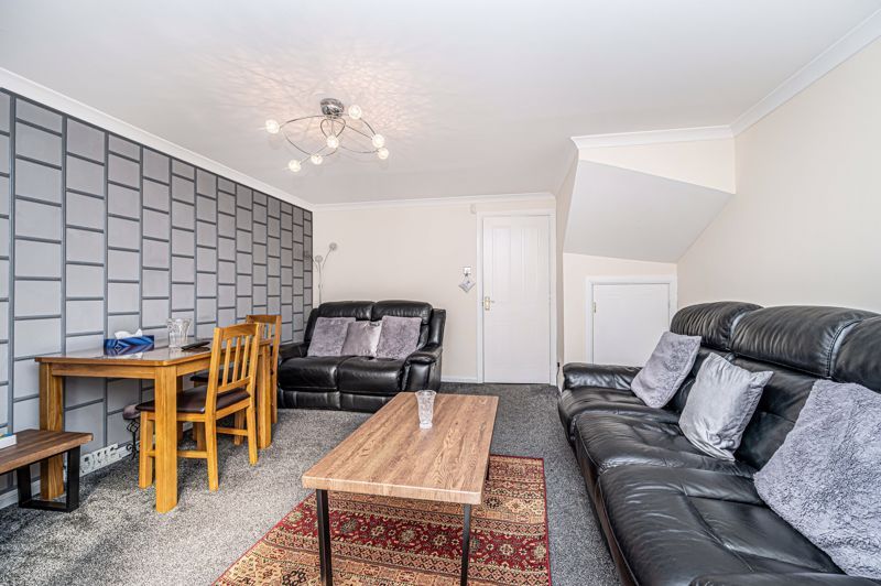 Property photo 3 of 19 Lounge