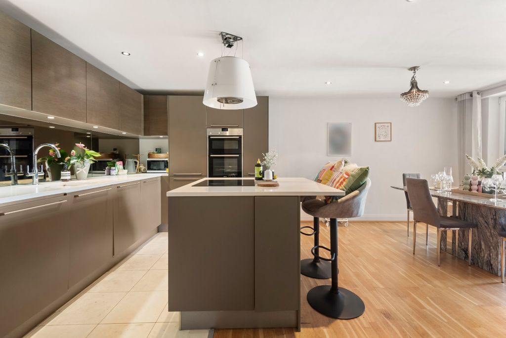Property photo 3 of 19 Kitchen