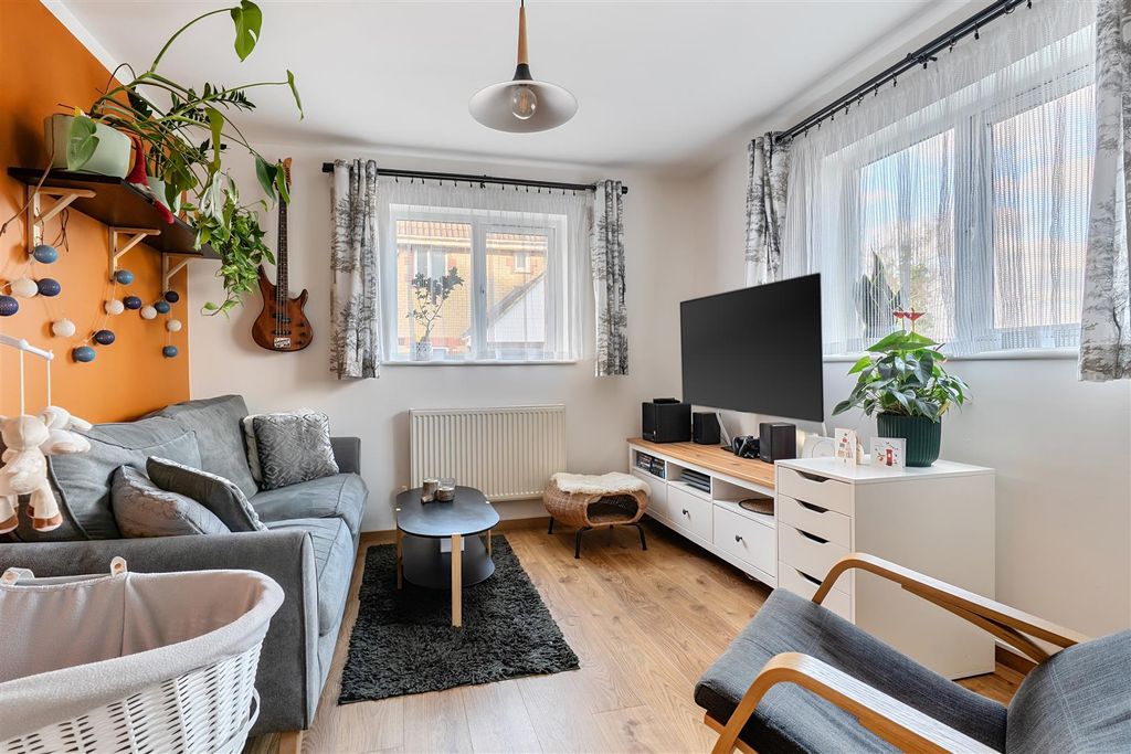 Property photo 2 of 15 1395108-15-694Bde1600233.Jpg