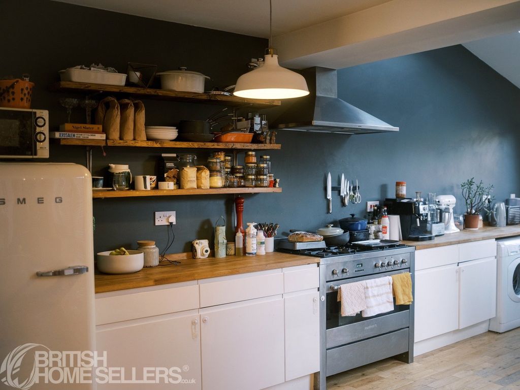 Property photo 2 of 12 Picture No. 15