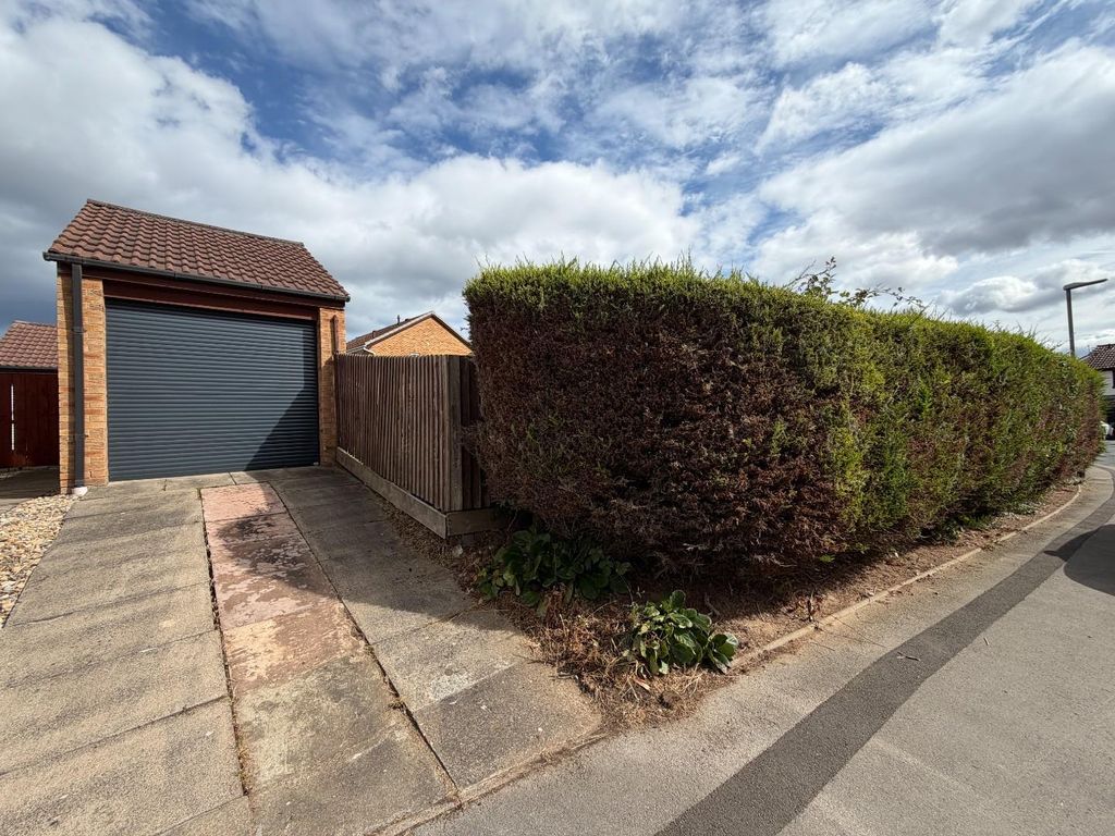 Property photo 2 of 16 Drive & Garage