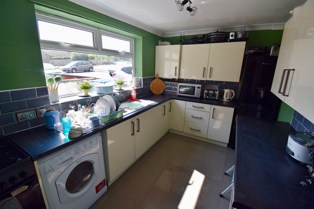 Property photo 2 of 19