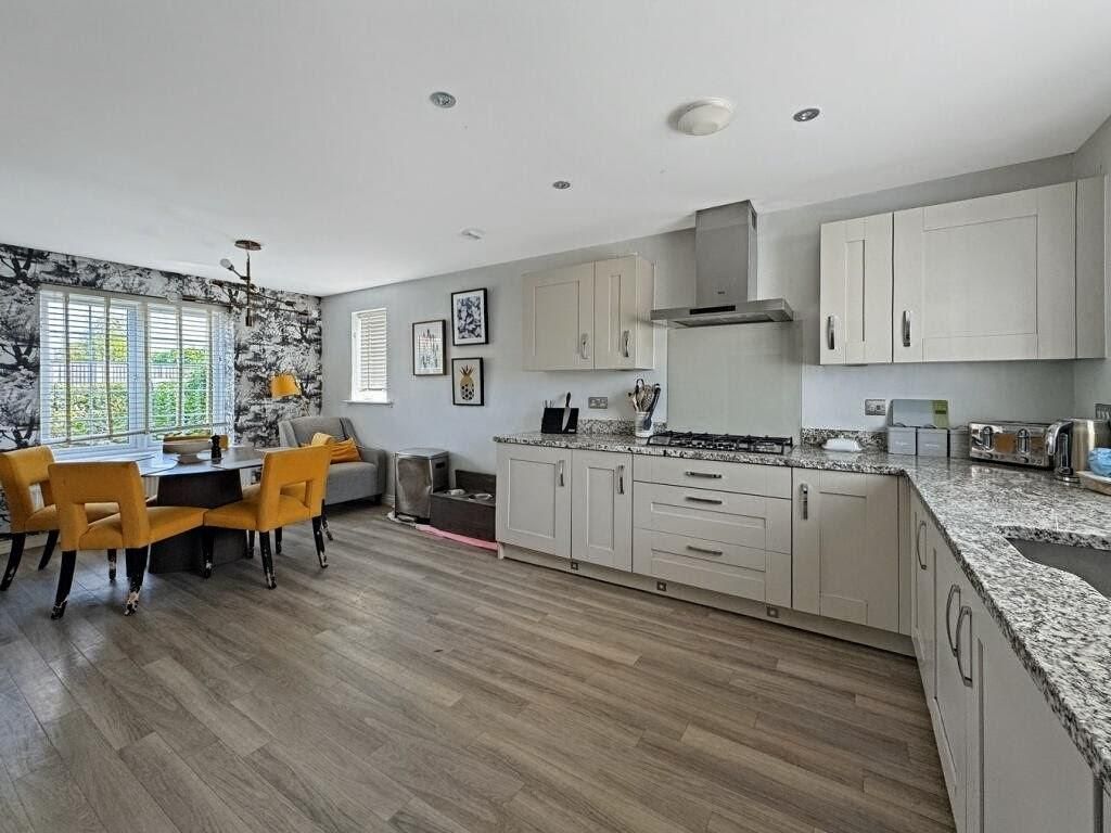 Property photo 2 of 15 1000036793.Jpg