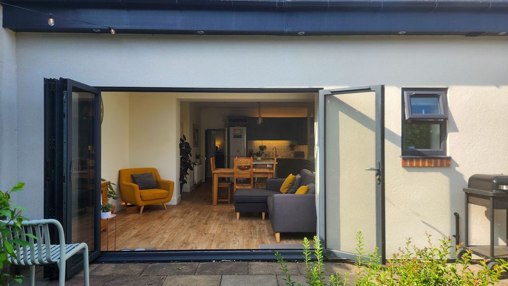Property photo 2 of 25 Rear Extension