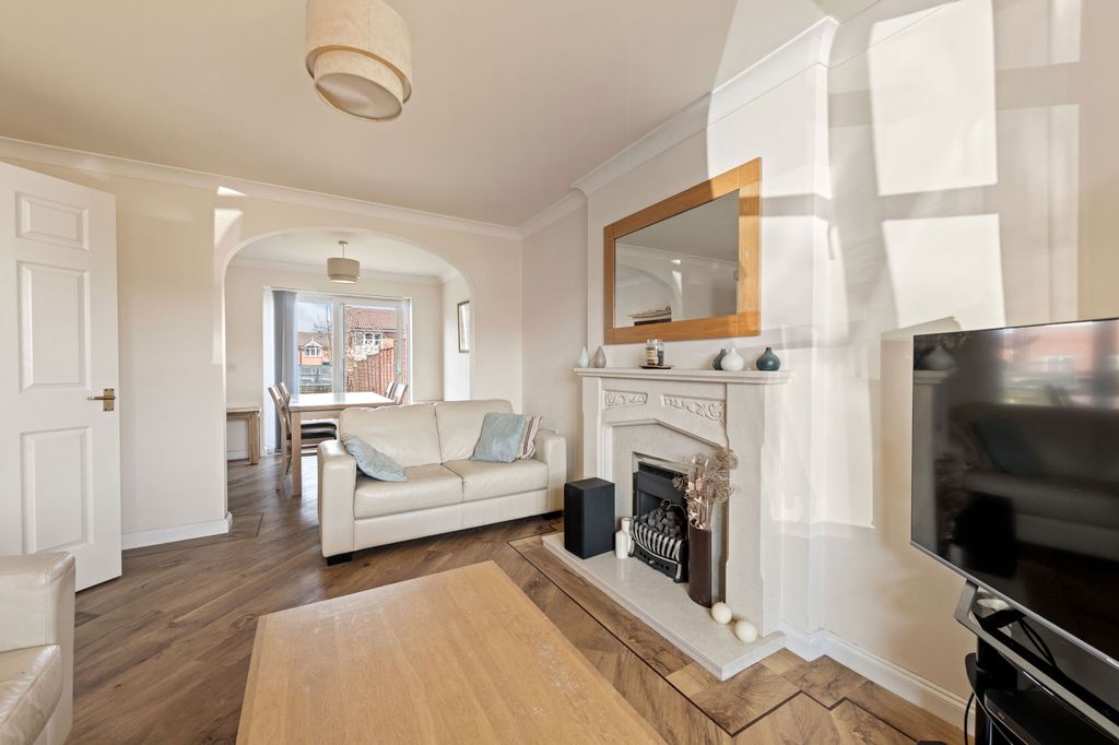 Property photo 3 of 25