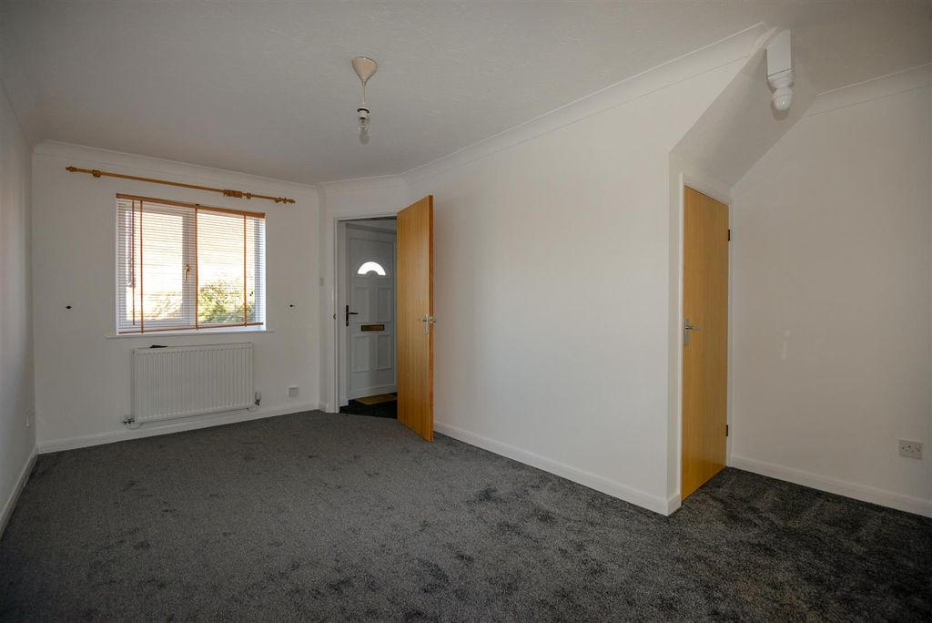 Property photo 2 of 13 Living Room 1.Jpg