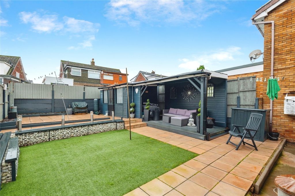 Property photo 2 of 16 Picture No. 13