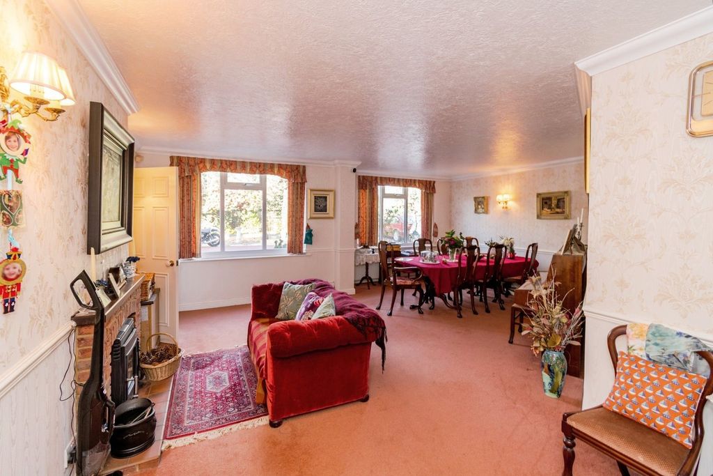 Property photo 2 of 34