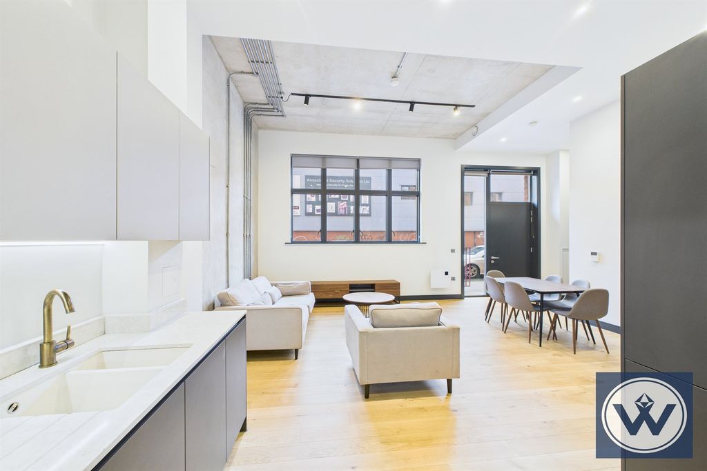 Property photo 3 of 14 (Thumbnail)