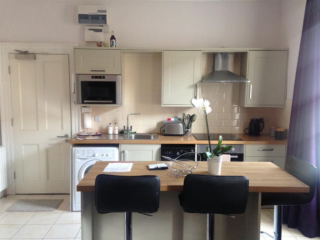 Property photo 1 of 9 Kitchen