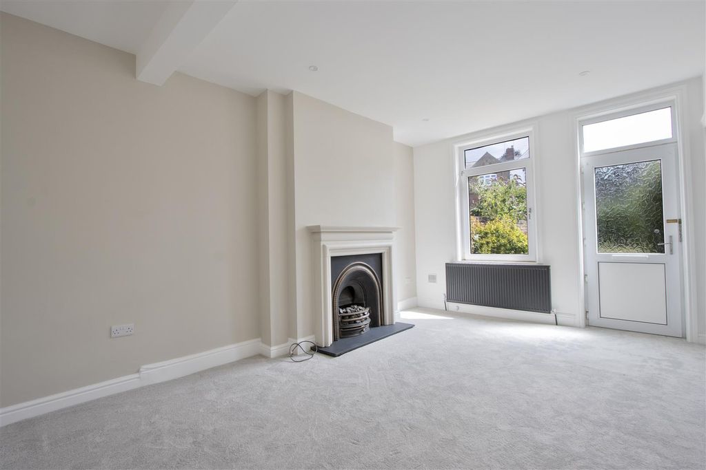 Property photo 3 of 12 Lounge 2.Jpg