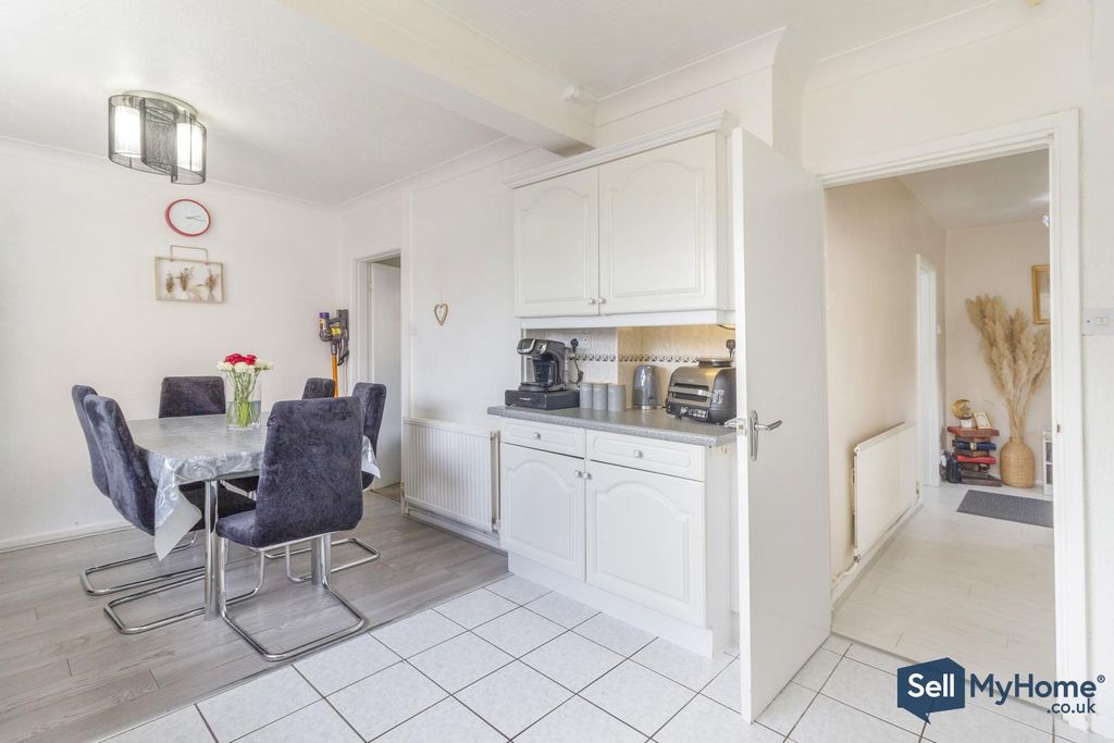 Property photo 3 of 20 Kitchen/Dining Room