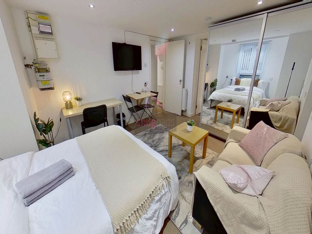 Property photo 2 of 7 B