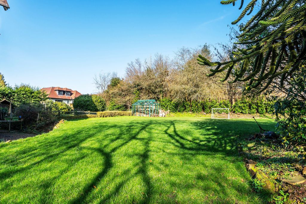 Additional image 11 of 4 bed flat for saleRockfield Road, Oxted, Surrey RH8