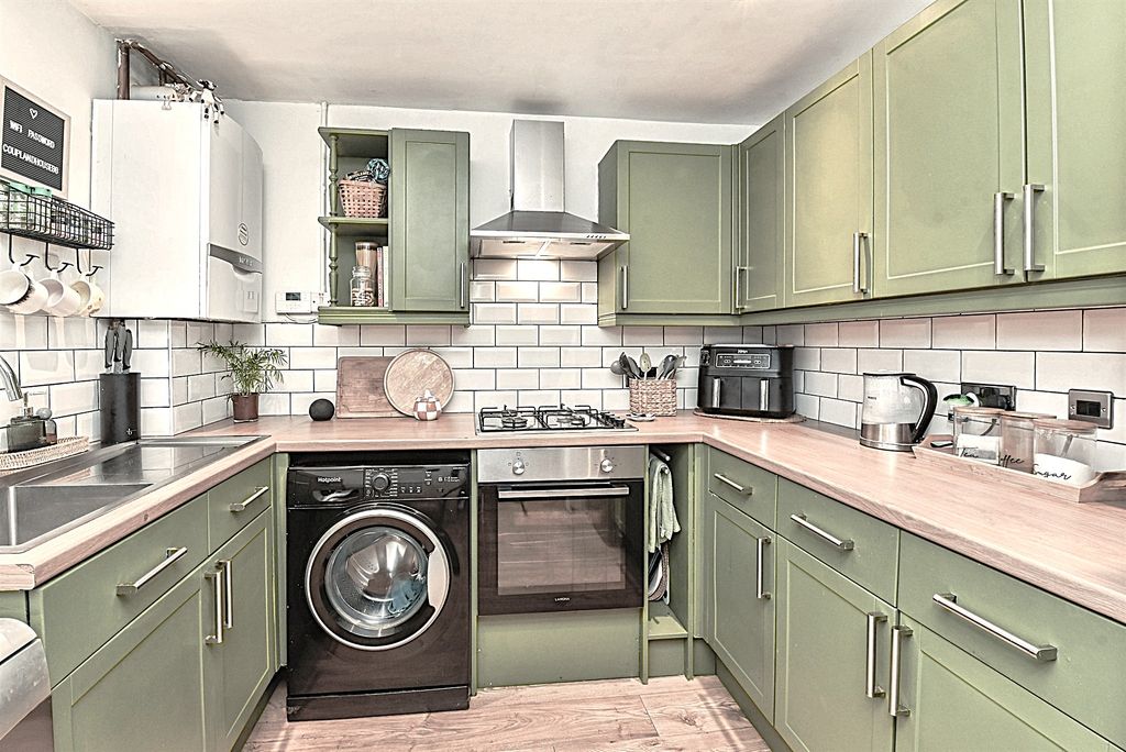 Property photo 2 of 17