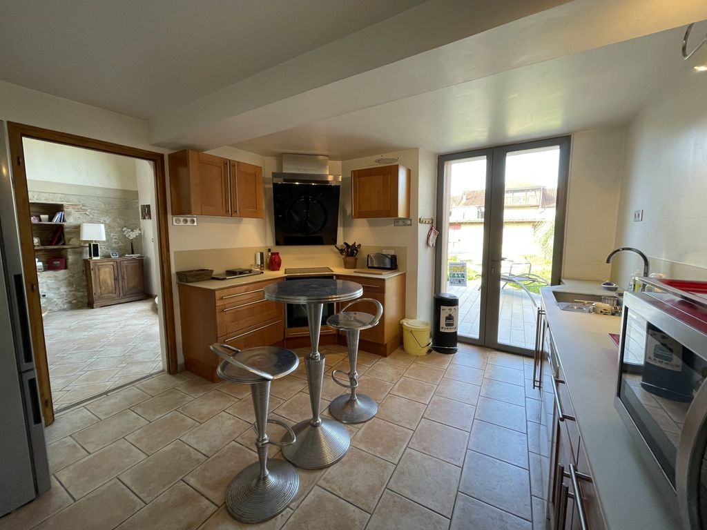 Property photo 3 of 18