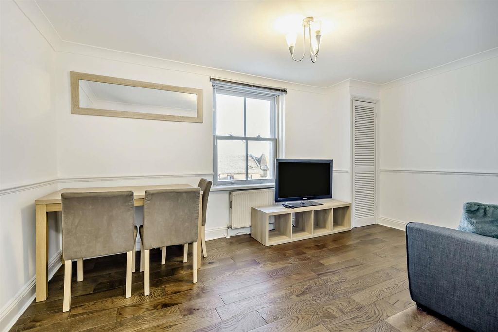 Property photo 2 of 10 8674417-Interior01-800.Jpg