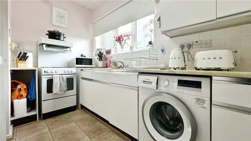 Property photo 3 of 7 Kitchen