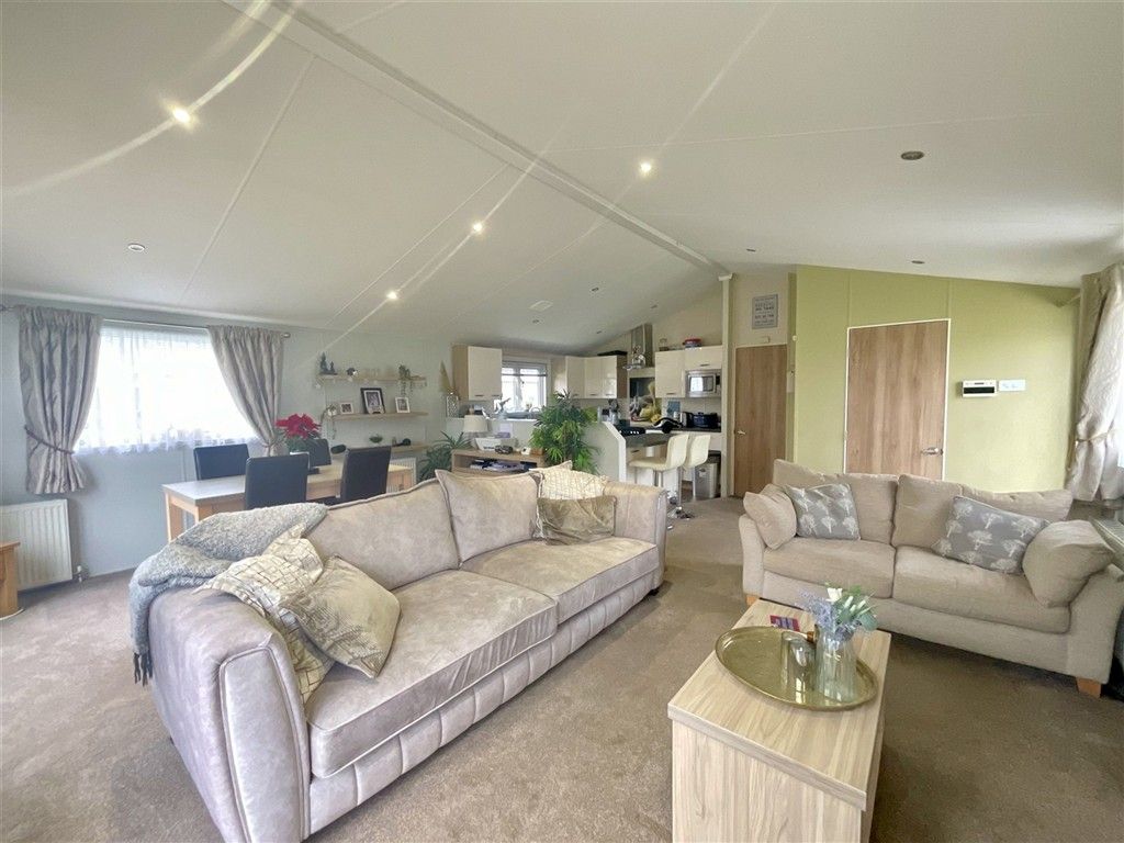 Property photo 3 of 12 Lounge/Diner/Kitchen