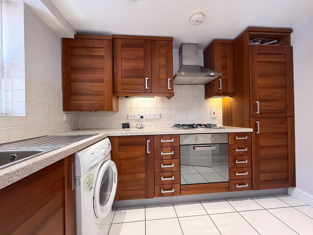 Property photo 3 of 7 Kitchen