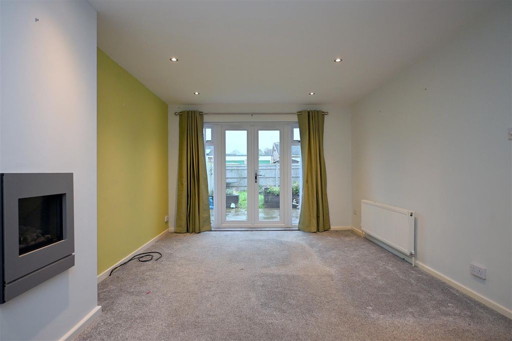 Property photo 3 of 17 Sitting/Dining Room