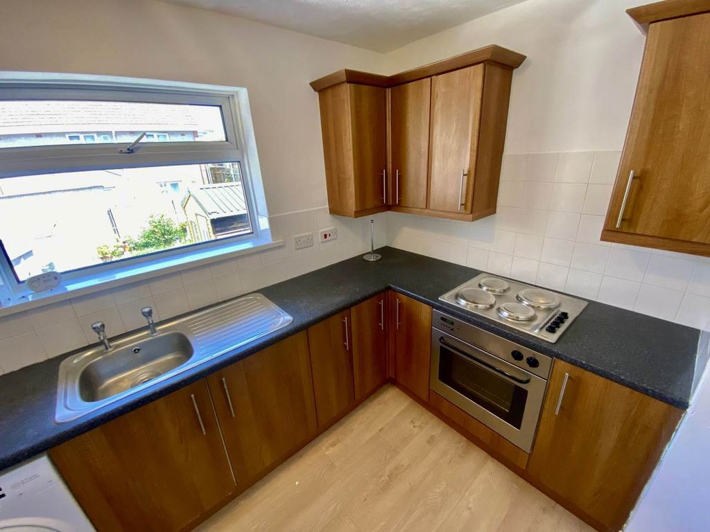 Property photo 2 of 18 Kitchen 2