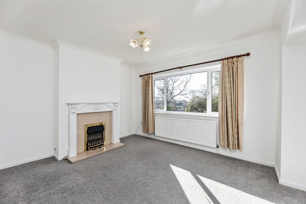 Property photo 2 of 15 Lounge