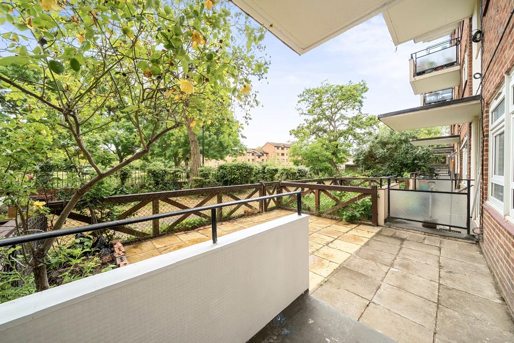 Property photo 2 of 14 5049654