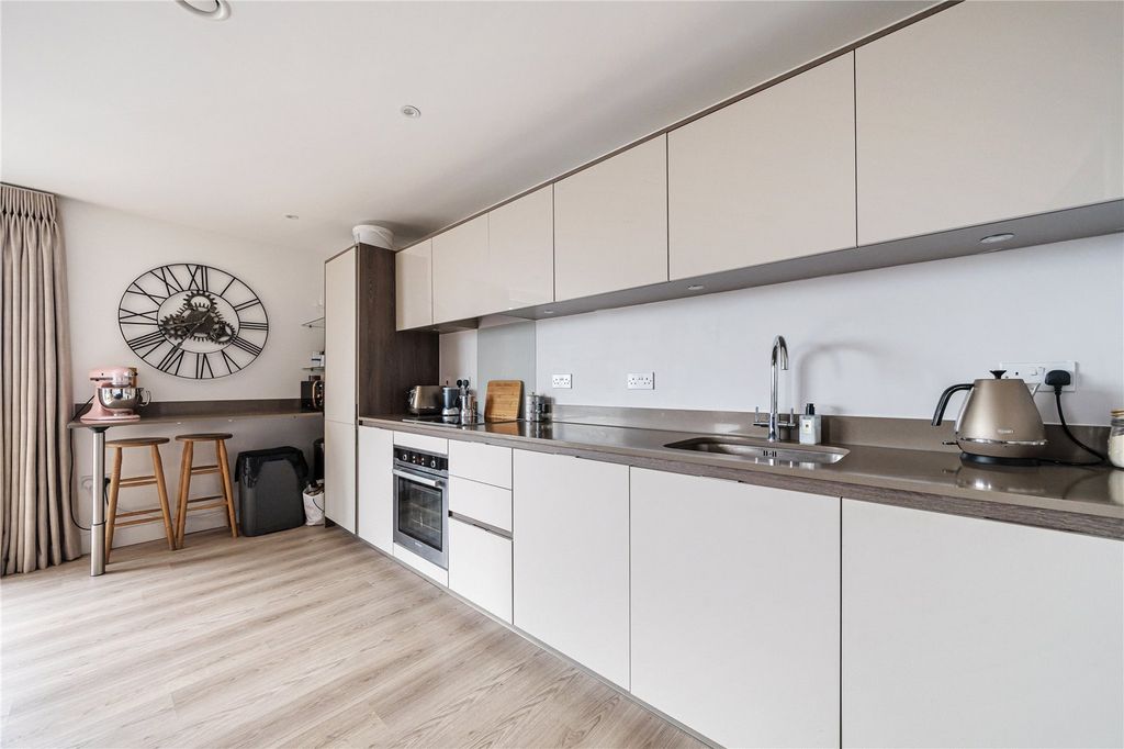 Property photo 2 of 11 Kitchen