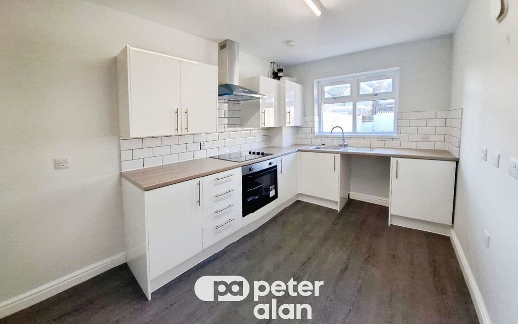 Property photo 2 of 16 Balcony