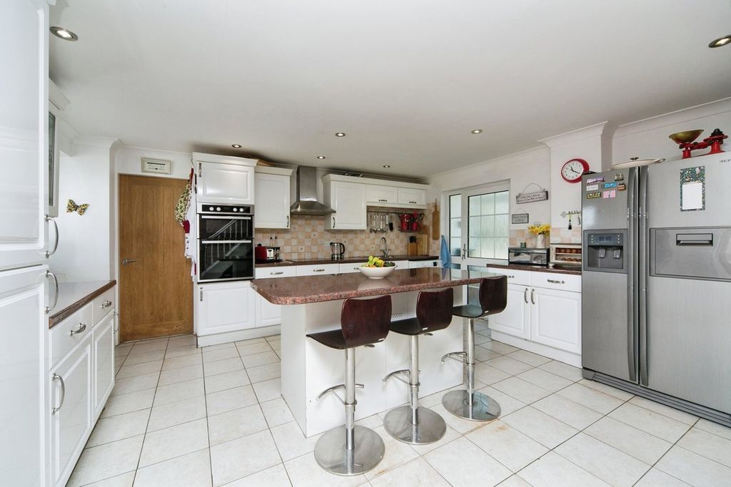 Property photo 3 of 41