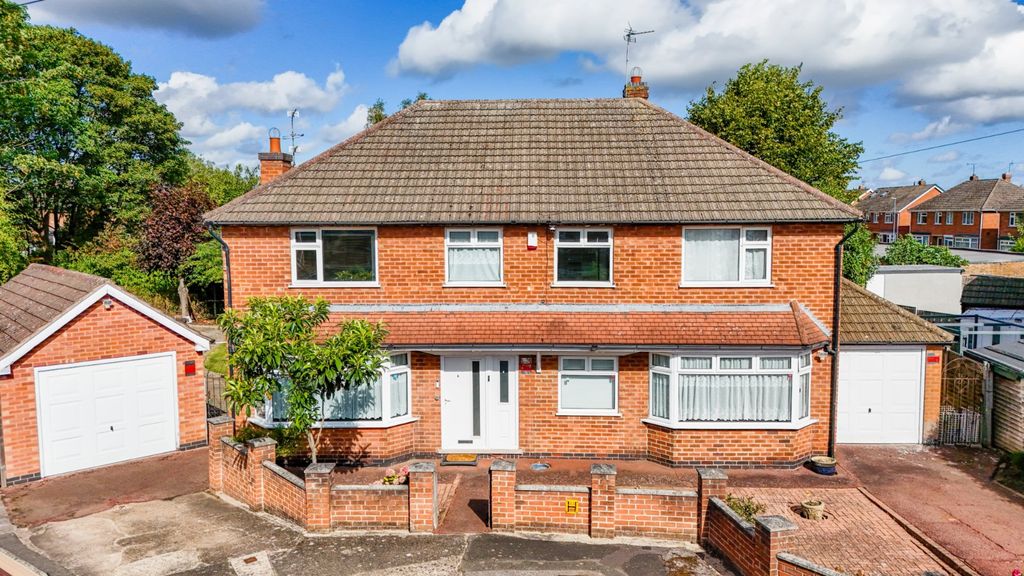 Property photo 2 of 19 Picture No. 21