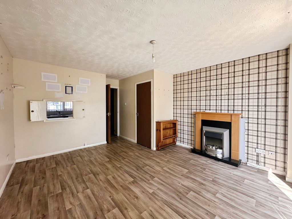 Property photo 2 of 8 Lounge