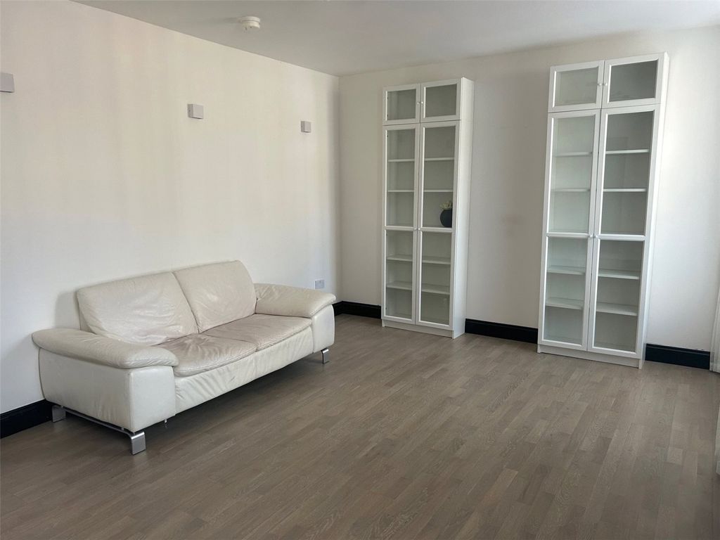 Property photo 3 of 7 Lounge