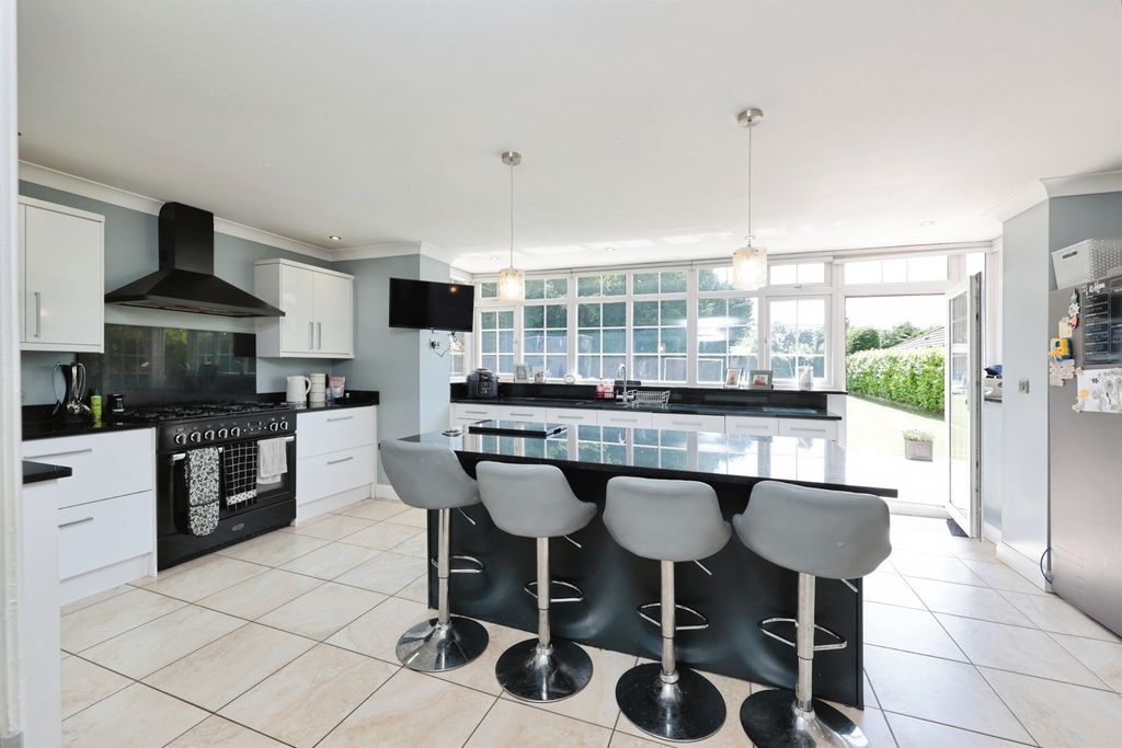 Property photo 3 of 26