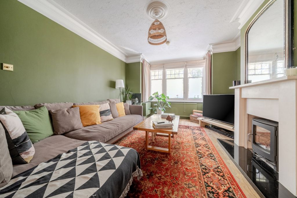 Property photo 2 of 16 Kings Road