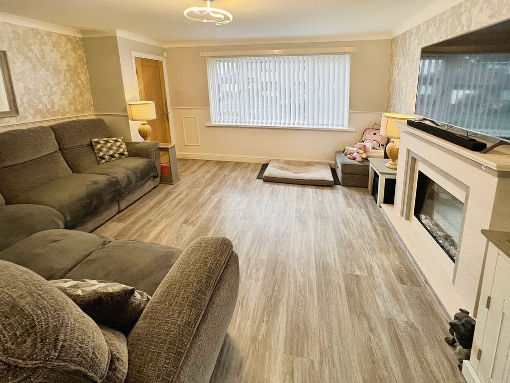 Property photo 2 of 14 Lounge