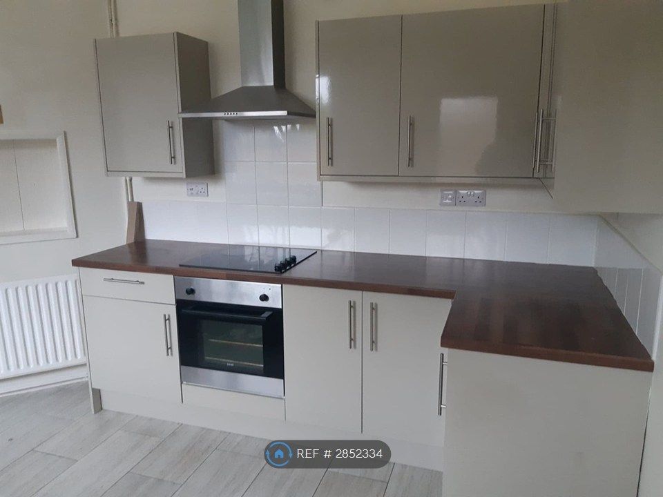 Property photo 3 of 9 Kitchen