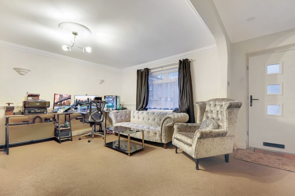 Property photo 2 of 15 4911984